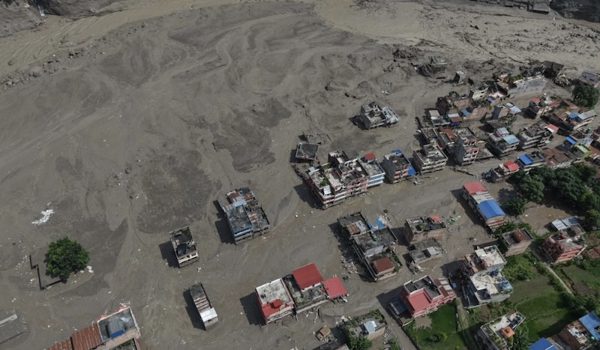 Nepal an táng hàng trăm thi thể nạn nhân lũ quét trong mộ tập thể