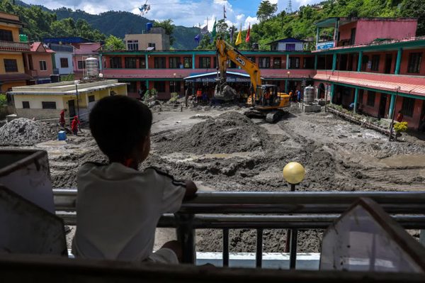 Nepal: Tìm thấy 24 thi thể bị chôn vùi trong một ngôi nhà sau lũ quét