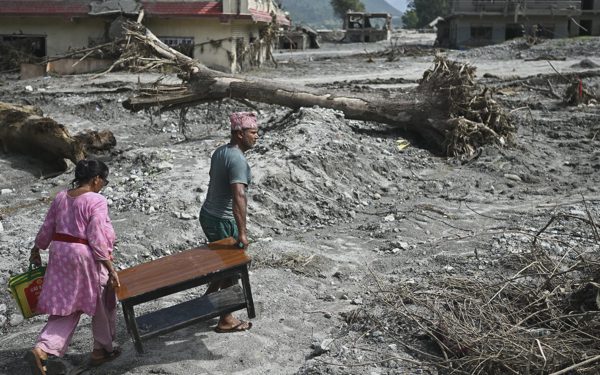 Nepal vẫn nuôi hy vọng tìm kiếm các nhân viên thủy điện mắc kẹt sau lũ quét