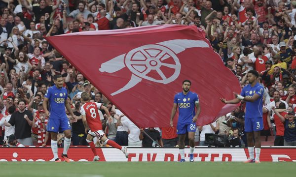 Neville chỉ ra tử huyệt của Chelsea dưới thời Alonso