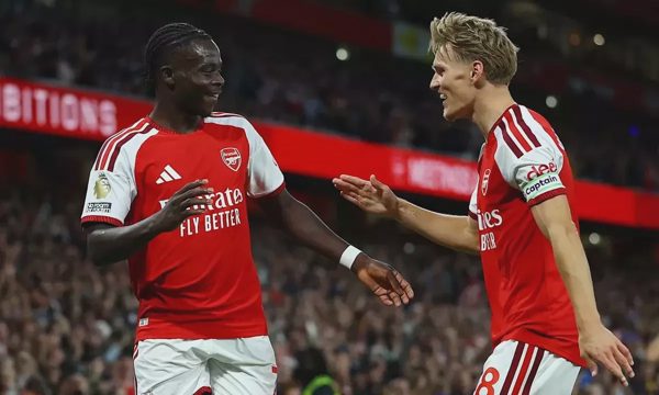 Neville: 'Liverpool, Man City chưa đủ sức đua vô địch với Arsenal'