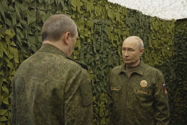 Nga khép vòng vây 2.000 binh sĩ Ukraine, tấn công loạt mục tiêu chiến lược