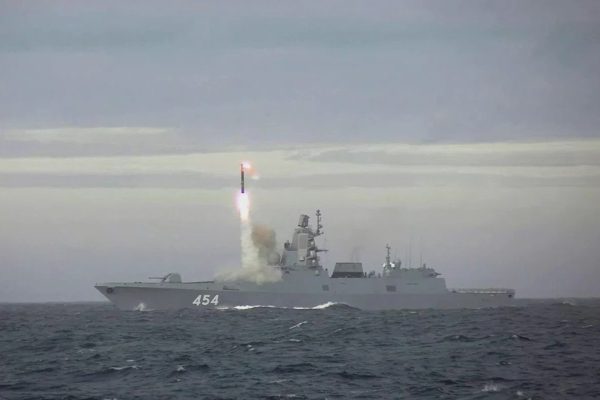 Nga không kích quy mô lớn vào Ukraine trong đêm