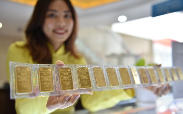 Nga - Mỹ đạt thỏa thuận mua hàng triệu tấn dầu, giá vàng bật lên