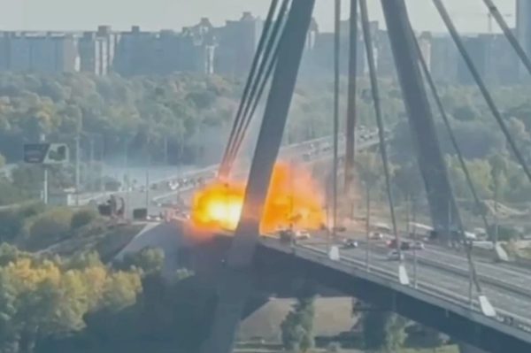 Nga tấn công dồn dập đánh trúng loạt mục tiêu, đáp trả cảnh báo của Ukraine