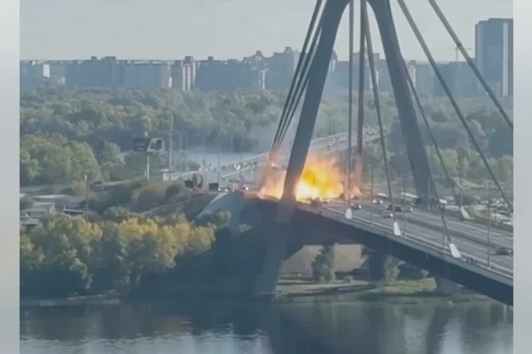 Nga tung chiến thuật "cắt từng lát nhỏ", tập kích cầu huyết mạch Ukraine