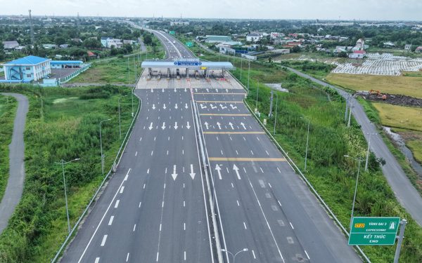 Ngắm cao tốc Bến Lức - Long Thành được hàng triệu người dân phía Nam chờ đợi ngày thông xe toàn tuyến