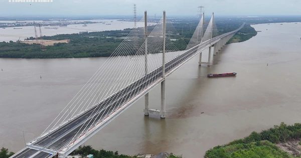 Ngắm cây cầu dây văng có tĩnh không cao nhất Việt Nam trên sông Soài Rạp