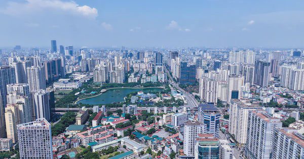 Ngắm “lá phổi xanh” giữa những tòa nhà cao tầng ở Hà Nội