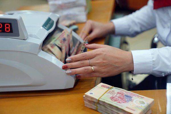 Ngân hàng bắt đầu giảm lãi suất cho vay