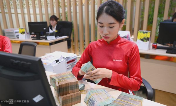 Ngân hàng nào thêm 'room' tín dụng khi đổi cách tính 'tỷ lệ cho vay trên huy động'