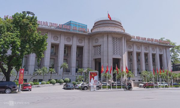Ngân hàng Nhà nước giục giảm lãi suất tiết kiệm trên tất cả kênh