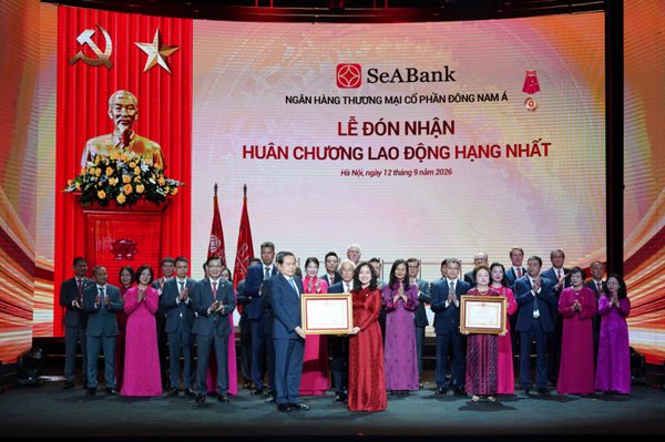 Ngân hàng SeABank đón nhận Huân chương Lao động hạng Nhất