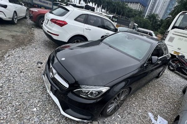 Ngân hàng thanh lý loạt Mercedes-Benz cũ, có xe giá hơn 1,4 tỷ đồng