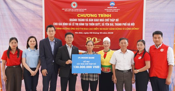 Ngân hàng Woori Việt Nam trao tặng Nhà Chữ thập đỏ cho hộ cận nghèo
