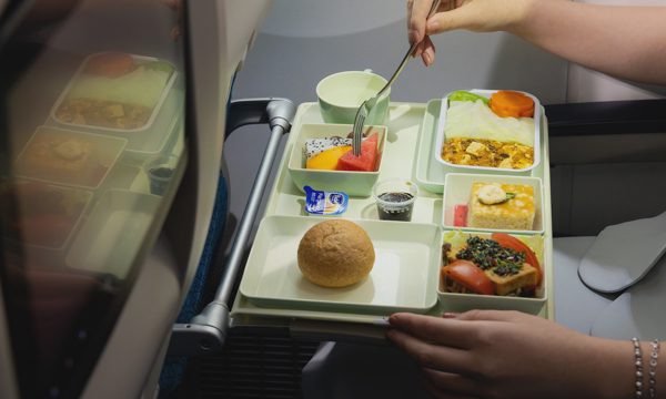 Ngành hàng không tìm cách giảm rác thải ngay từ trước chuyến bay