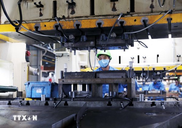 Ngành sản xuất Việt Nam giữ đà tăng trưởng dù tốc độ chậm lại trong tháng 9