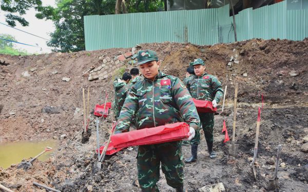 Ngày 16-9: Tìm được thêm 14 bộ hài cốt liệt sĩ tại rãnh chôn mới trong công viên Lê Thị Riêng