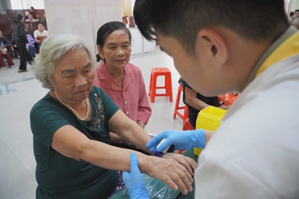 Ngày 20/10 đặc biệt của những người chị chờ em suốt hàng chục năm
