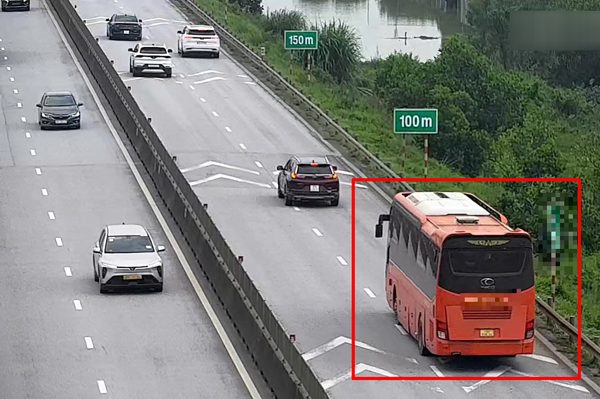 Ngày đầu nghỉ lễ Quốc khánh, 9 tài xế bị phạt lỗi không giữ khoảng cách