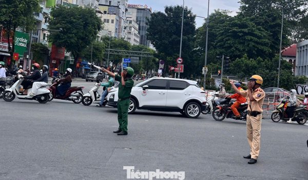 Ngày đầu phân luồng loạt tuyến đường làm Metro số 2 ở TPHCM