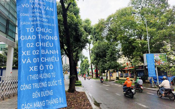Ngày đầu xe máy đi 2 chiều trên đường Võ Văn Tần, người dân mong 'chia lửa' để các đường lân cận bớt kẹt