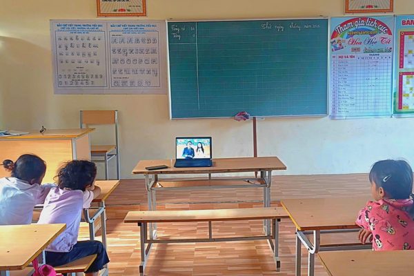 Ngày khai giảng ở những điểm trường Dân trí nơi biên giới Nghệ An