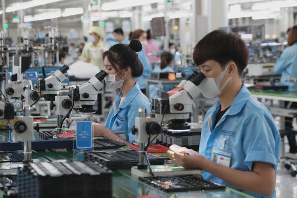 Ngày nghỉ tết có tính vào thời gian nghỉ chế độ khi vợ sinh con?