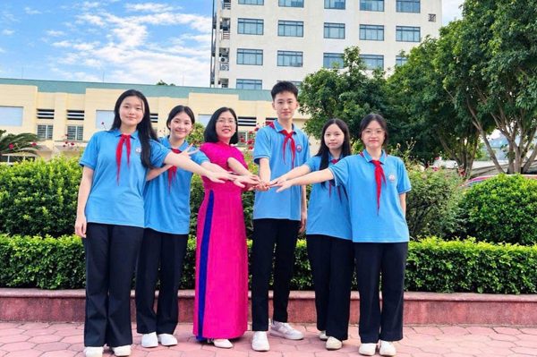 Nghệ An: Hàng nghìn học sinh giỏi chưa nhận tiền thưởng