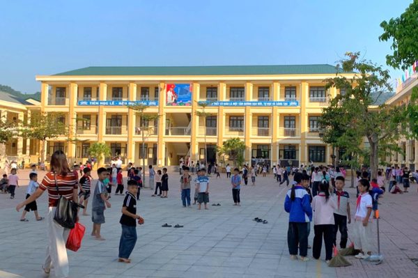 Nghệ An hỏa tốc xử nghiêm vụ hàng trăm học sinh nghỉ học