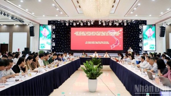 Nghệ An phát huy thành tựu 40 năm đổi mới trong xây dựng cực tăng trưởng tầm quốc gia