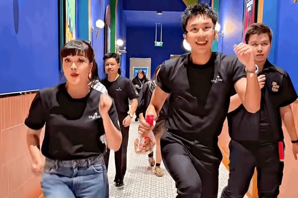 Nghệ sĩ Vân Dung và con trai nhảy gây sốt, Phan Như Thảo ca ngợi chồng đại gia