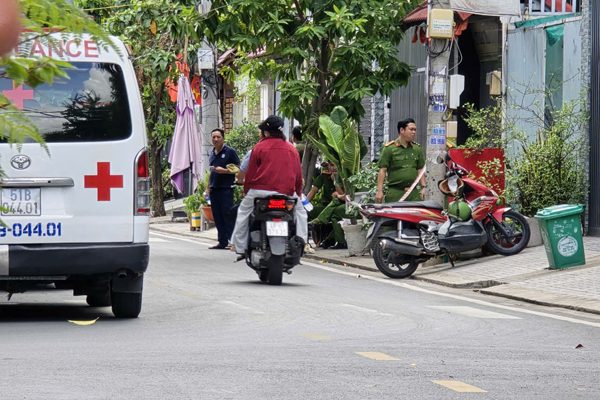 Nghi án chồng sát hại vợ tại nhà rồi đến công an đầu thú