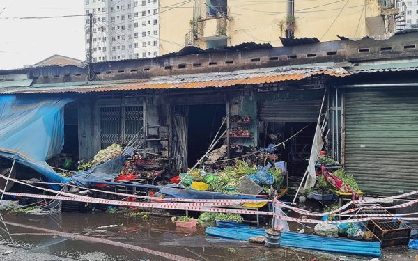 Nghi phóng hỏa gây cháy dãy ki ốt ở phường Đông Hưng Thuận khiến 1 người tử vong