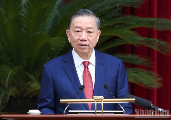 Nghị quyết về tiếp tục xây dựng đội ngũ cán bộ các cấp và đổi mới căn bản, toàn diện công tác cán bộ đáp ứng yêu cầu phát triển đất nước trong kỷ nguyên mới