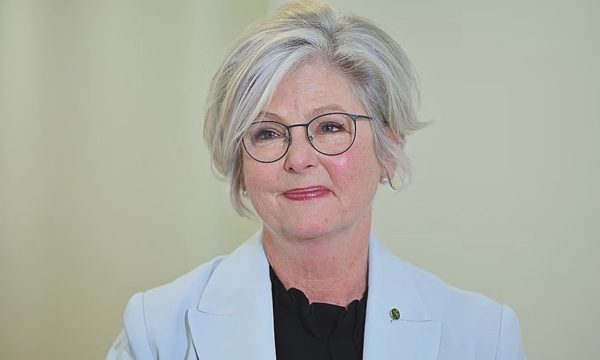 Nghị sĩ Australia bị xe tông nát chân trong vụ tấn công cố ý