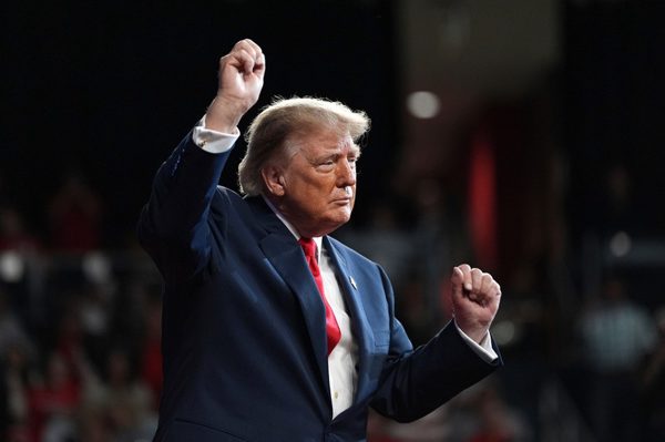Nghị sĩ Cộng hòa cảnh báo thỏa thuận diesel của Tổng thống Trump với Nga có thể trái luật
