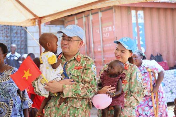 Nghĩa cử đặc biệt của người lính Việt Nam trước ngày rời Nam Sudan