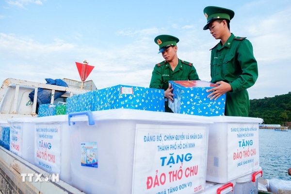 Nghĩa tình hậu phương dành cho tuyến đầu