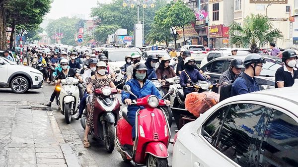 Nghịch cảnh chung cư dời đi, chỗ làm ở lại