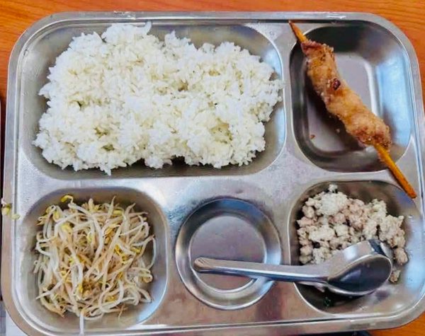 Nghịch lý 'hồ sơ đẹp' của công ty cung cấp thực phẩm trường học ở Hà Nội