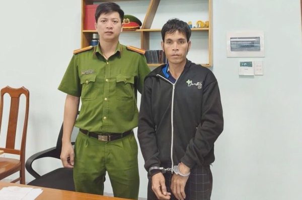 Nghịch tử đốt cha vì 'nhà cửa bừa bộn'