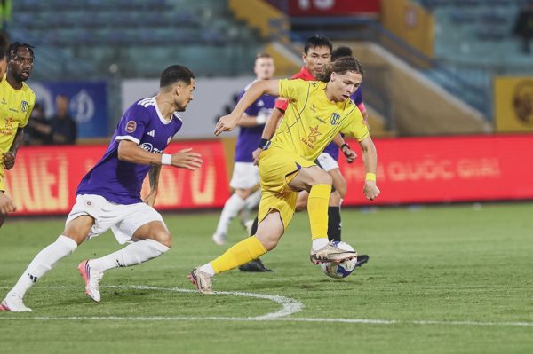 Ngoại binh đá phản lưới nhà, Hà Nội FC thua đậm SL Nghệ An