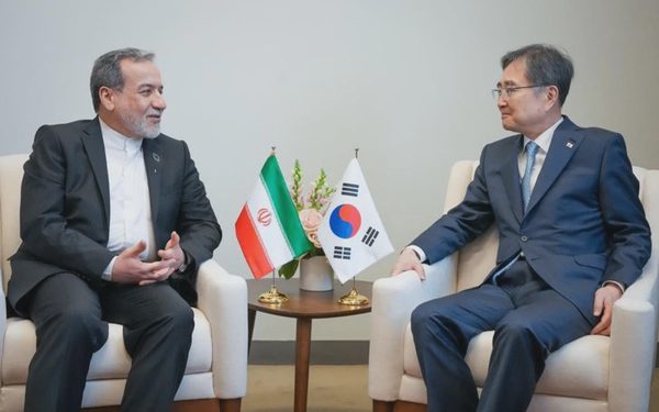 Ngoại trưởng Hàn Quốc, Iran điện đàm về vấn đề eo biển Hormuz