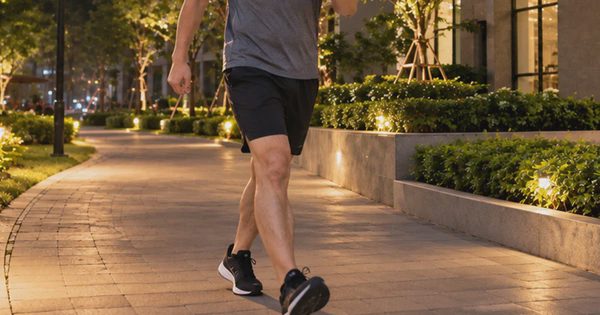 Ngồi cả ngày: Cần tập bao lâu để giảm tác hại?