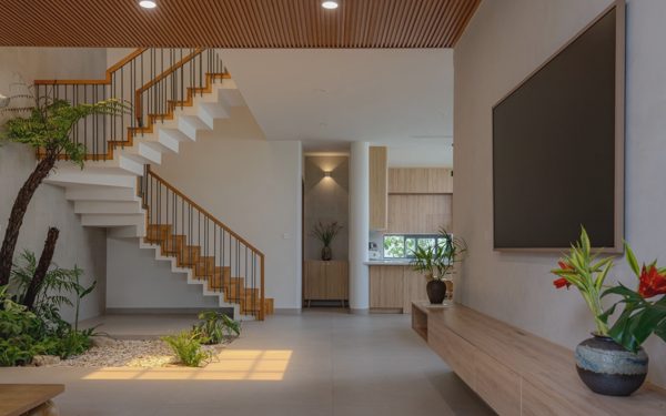 Ngôi nhà 'tự thở' nhờ các khoảng rỗng, mảng xanh