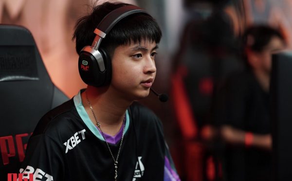 Ngôi sao esports bị bắt nhầm vì giống lừa đảo, phải trổ tài chơi game để minh oan