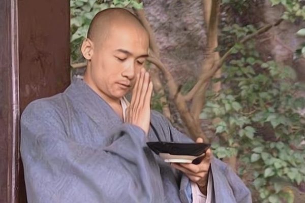 Ngôi sao “Thiên long bát bộ” bỏ nghề diễn, về quê trồng rau, đi giao hàng