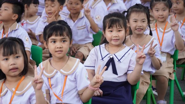 Ngôi trường 3 cấp đón những học sinh đầu tiên trong ngày khai giảng