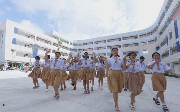 Ngôi trường THPT công lập ở TP.HCM 'đẹp như trường quốc tế', có nhà thi đấu, hồ bơi